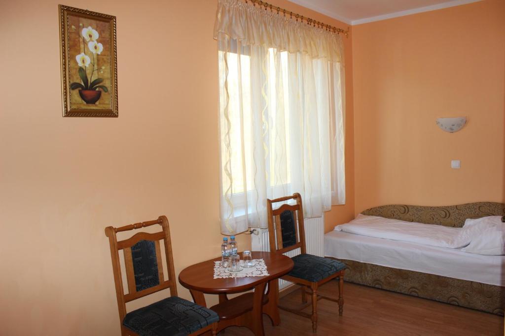 Hotel Czardasz Września Quarto foto